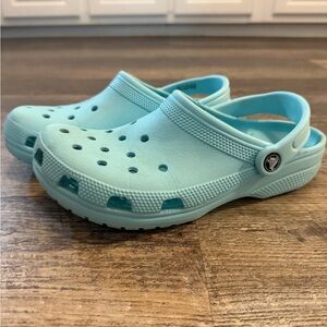 Classic Clog Crocs in a light blue/turquoise color. First pic is true color EUC